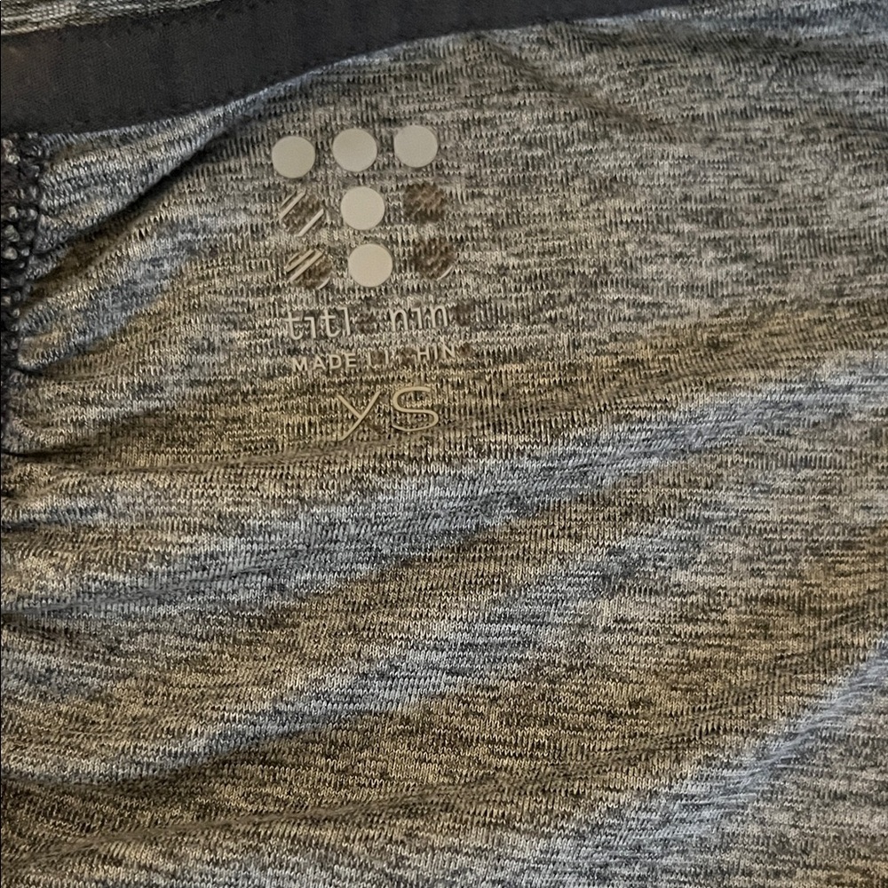 Title Nine Women's Gray Sleeveless athletic Top women’s size xs - Picture 3 of 3